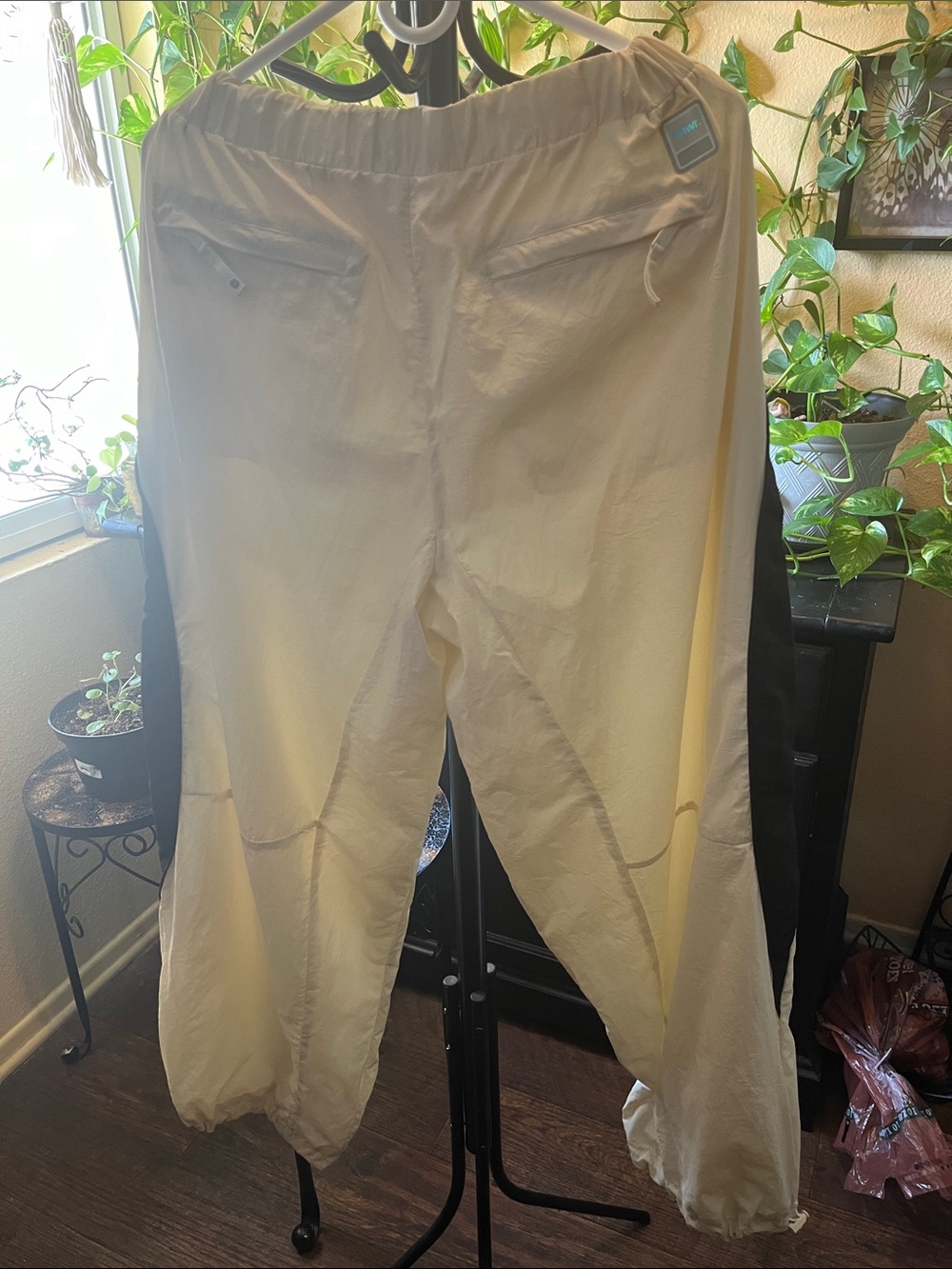Zara White Joggers with Black Side Panels - Picture 6 of 12